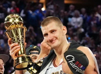 Aniversariante do dia! Veja as maiores conquistas de Nikola Jokić