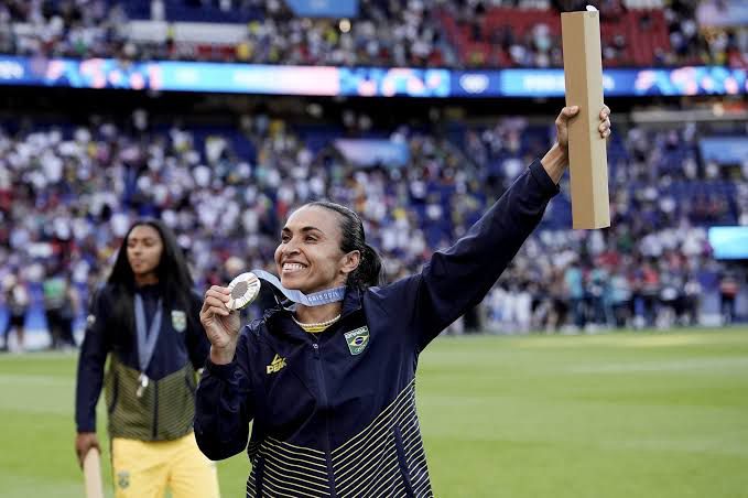 Além da conquista de duas medalhas de prata em Olimpíadas, a Rainha do futebol faturou o ouro com o Brasil dentro do Maracanã