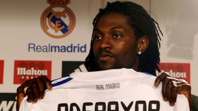 Emmanuel Adebayor atuou no Manchester City entre 2009 e 2010 e no Real Madrid em 2010