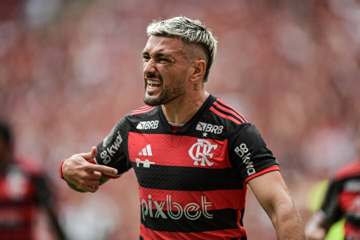 Meio de campo: De Arrascaeta (Flamengo)