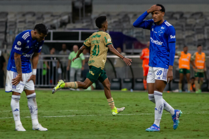 4 de dezembro de 2024: Cruzeiro 1x2 Palmeiras (Brasileirão) ➡️ Estêvão faz o gol da vitória aos 45 minutos do segundo tempo ⚽