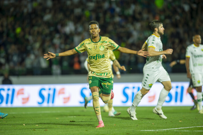 24 de agosto de 2024: Palmeiras 5x0 Cuiabá (Brasileirão) ➡️ Estêvão é o principal nome da goleada após dois gols e duas assistências ⚽⚽🦶🦶