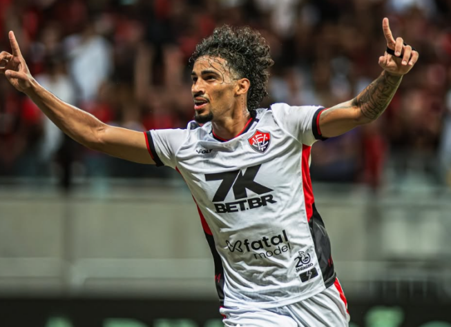 Fabrício Santos (Vitória) - 5 jogos e 3 participações, sendo 3 gols