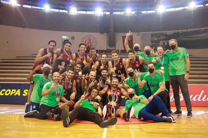 2021 – Flamengo 79 x 71 São Paulo - Flamengo campeão