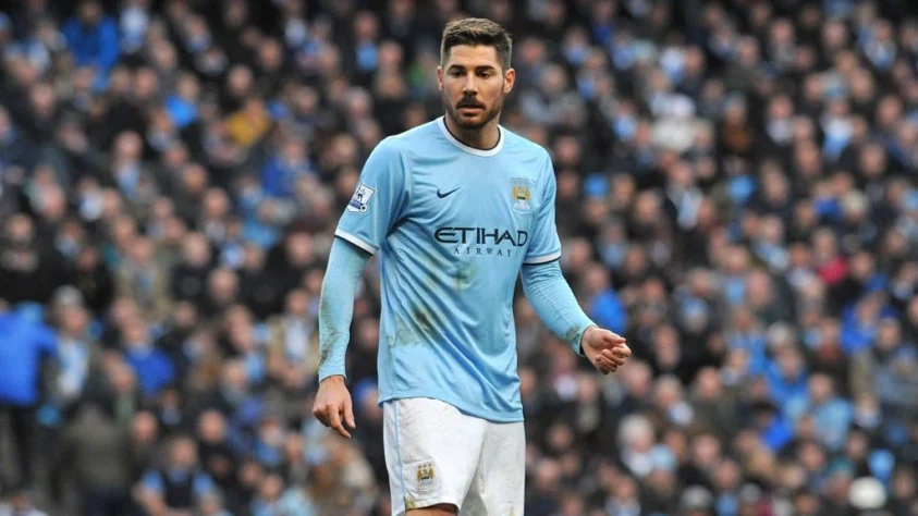 Javi García atuou pelo Real Madrid entre 2004 e 2008 e no Manchester City entre 2012 e 2013