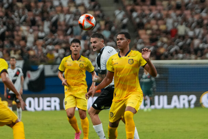 SEMIFINAL - CARIOCA: Madureira x Nova Iguaçu, jogo de ida no sábado (1) / jogo de volta no sábado (8).