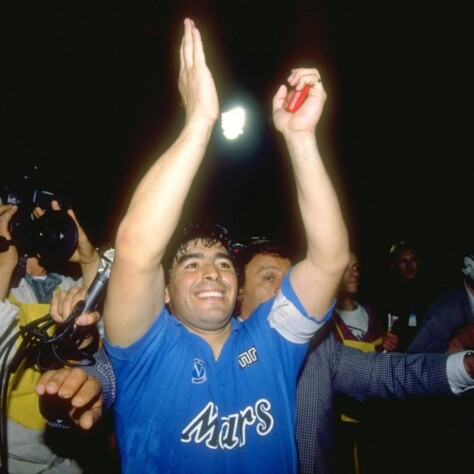 Napoli 90/91 - O time contratou Maradona em 1984 e o manto azul foi o último usado pelo craque argentino antes de ser pego no doping pela primeira vez. O Napoli venceu a Supercopa da Itália naquele ano. A camisa é vendida por 570 euros, cerca de R$ 3,4 mil reais.