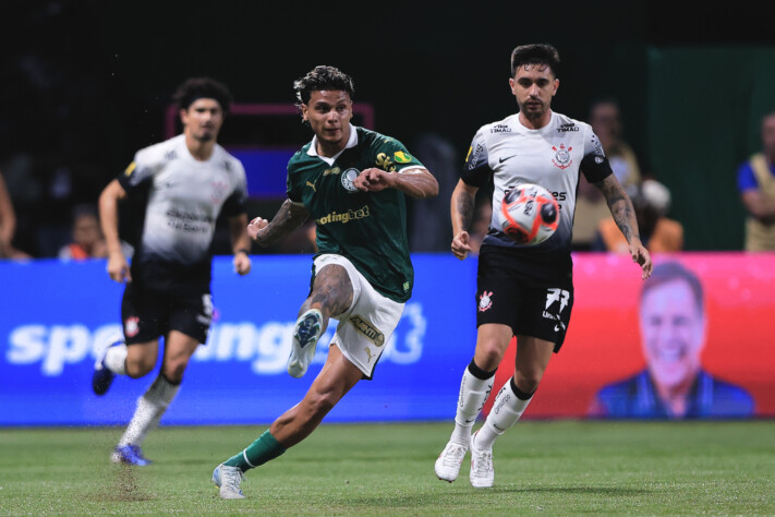 A semifinal do Campeonato Carioca será marcada pelo clássico entre Flamengo e Vasco. O time alvinegro venceu apenas dois dos últimos 30 confrontos contra o Rubro-Negro. Esta é a maior freguesia dos clássicos brasileiros atualmente; veja quem são os maiores fregueses em clássicos brasileiros!