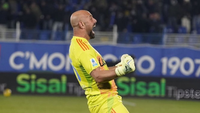 Pepe Reina, goleiro do Como, da Itália - 42 anos.