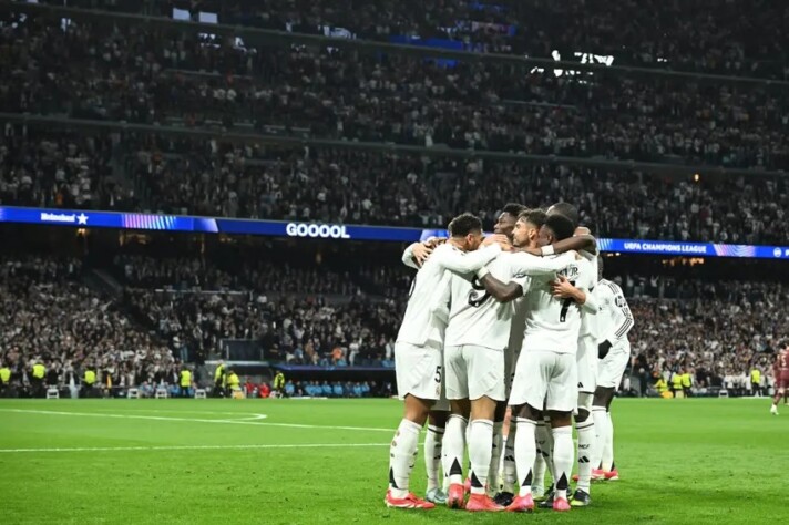 Sem dúvidas o confronto mais esperado e comentado na fase de playoffs. De virada na ida, o Real Madrid conseguiu sair da Inglaterra com a vitória e, na volta, fechou o caixão do Manchester City. 1° jogo - Manchester City 2 x 3 Real Madrid / 2° jogo - Real Madrid 3 x 1 Manchester City