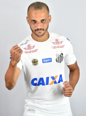 Um dos principais reforços para 2025, o meia atacante Thaciano foi contratado pelo Santos junto do Bahia por 4,5 milhões de euros (R$ 32 milhões)