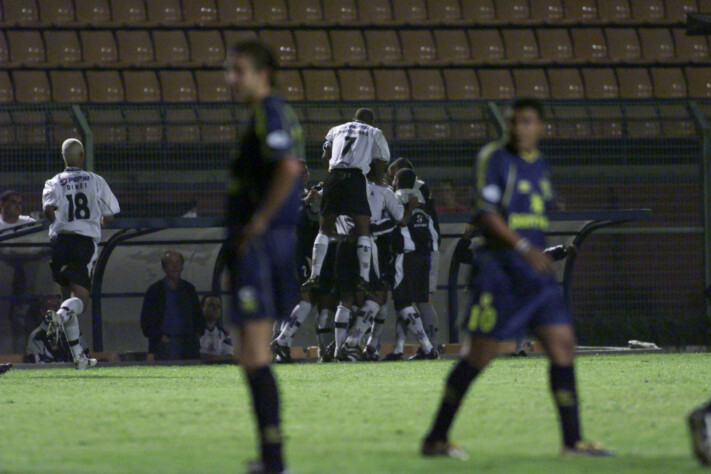 LDU 0 x 2 Corinthians - Quito - Fase de Grupos (2000)