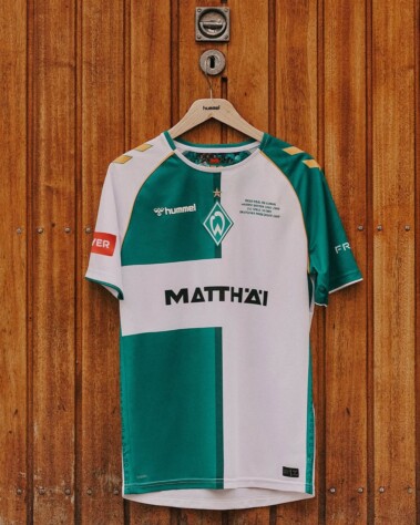 O modelo é uma réplica da camisa usada pelo meia brasileiro na temporada 2006/07, com detalhes em alusão ao seu período no clube, atualizada com os patrocinadores atuais.