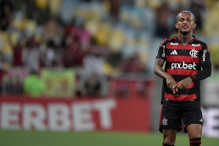 Lateral-direito: Wesley (Flamengo)