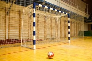 O futsal é jogado em espaços menores