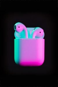 AirPods dentro do estojo de carregamento